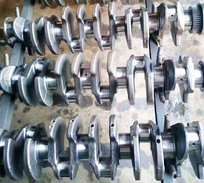 D7D BF6M1013 Engine Crankshaft 04256818 Forged Steel